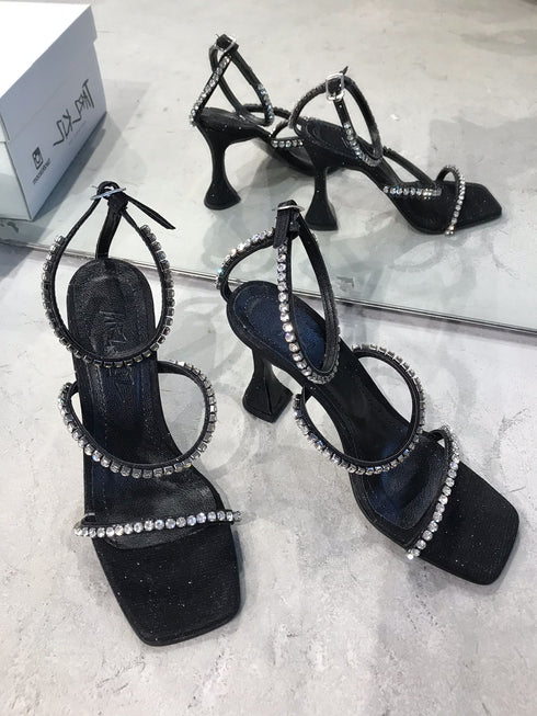 TUVANA SİYAH KRİSTAL TAŞLI TOPUKLU SANDALET